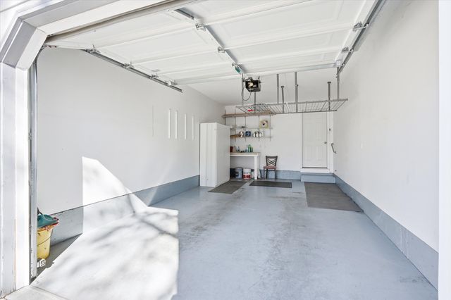 512 Village Drive, Central Point, OR 97502