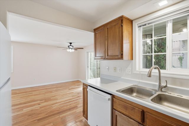 512 Village Drive, Central Point, OR 97502