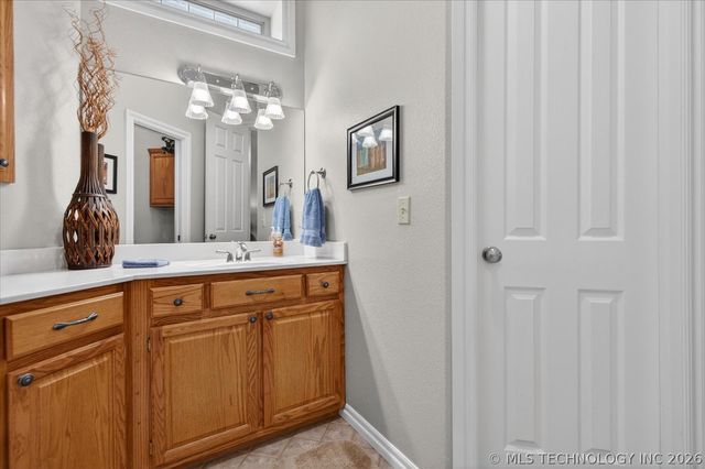 3710 E Mountain Road, Bartlesville, OK 74003
