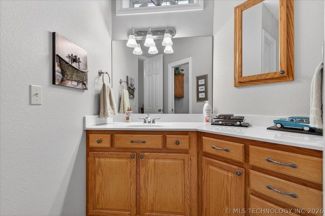 3710 E Mountain Road, Bartlesville, OK 74003