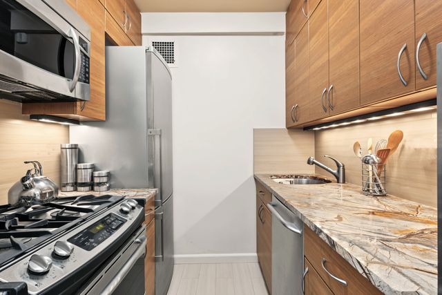 35 Park Ave Apt 9H, New York City, NY 10016