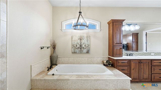 1035 Thunderbolt Road, Canyon Lake, TX 78133