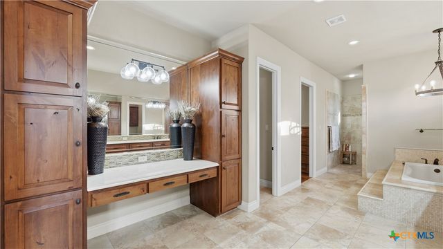 1035 Thunderbolt Road, Canyon Lake, TX 78133