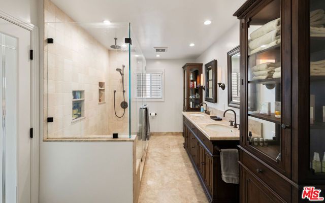 697 Washington Boulevard, Marina Del Rey, CA 90292