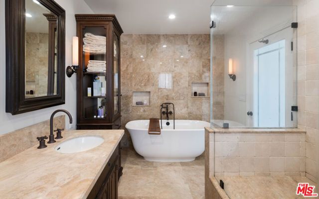 697 Washington Boulevard, Marina Del Rey, CA 90292