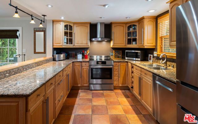 697 Washington Boulevard, Marina Del Rey, CA 90292