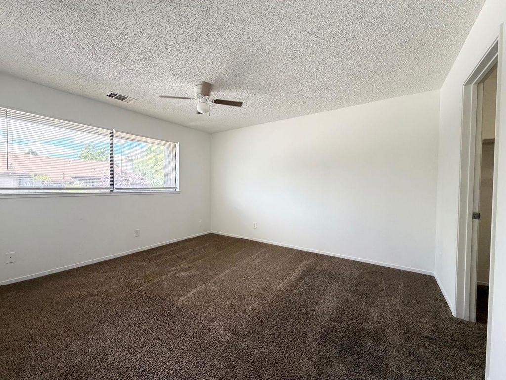 Image 17 of property listing at 1190 S Winery Avenue # 289, Fresno, CA 93727