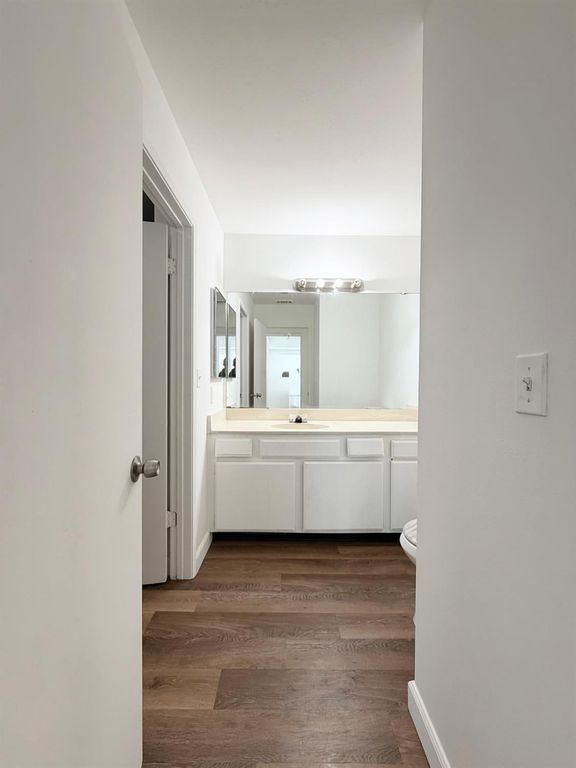 Image 20 of property listing at 1190 S Winery Avenue # 289, Fresno, CA 93727