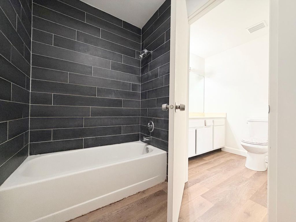 Image 24 of property listing at 1190 S Winery Avenue # 289, Fresno, CA 93727