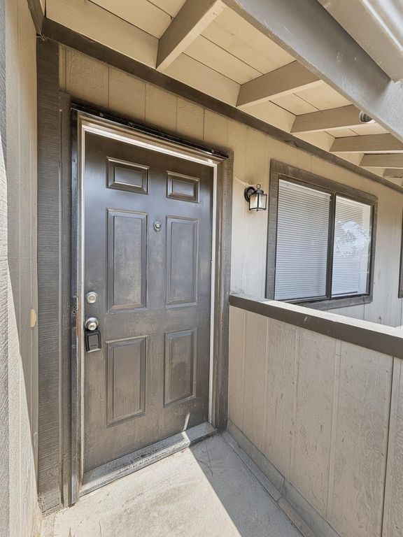 Image 28 of property listing at 1190 S Winery Avenue # 289, Fresno, CA 93727