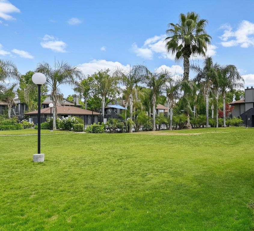 Image 33 of property listing at 1190 S Winery Avenue # 289, Fresno, CA 93727