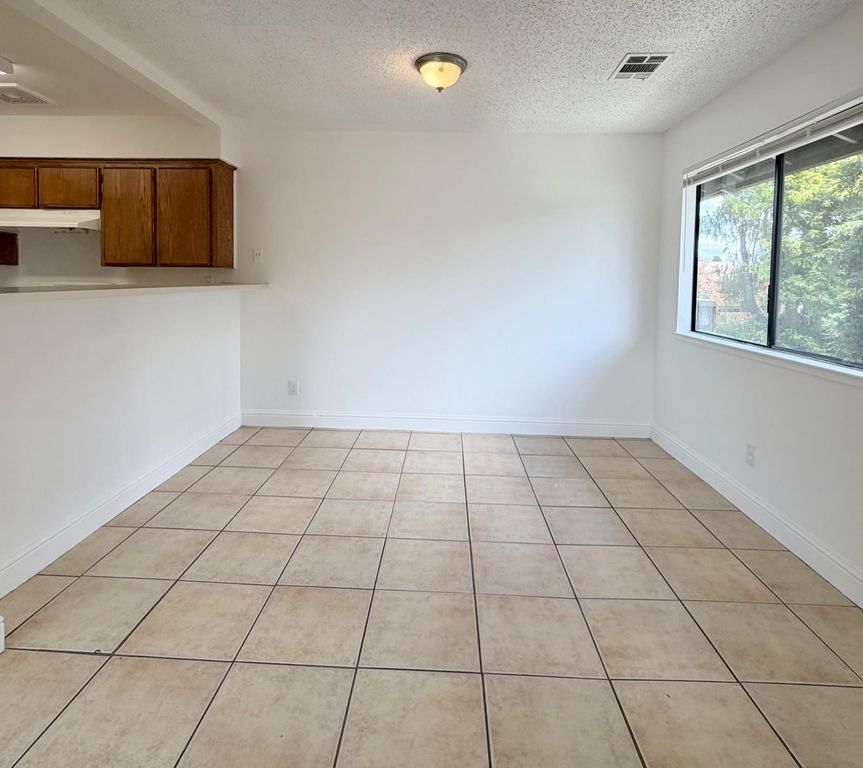 Image 7 of property listing at 1190 S Winery Avenue # 289, Fresno, CA 93727