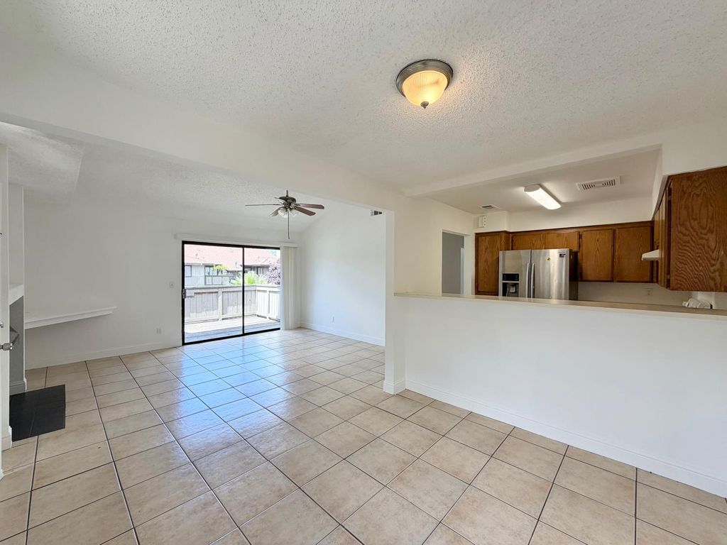 Image 9 of property listing at 1190 S Winery Avenue # 289, Fresno, CA 93727