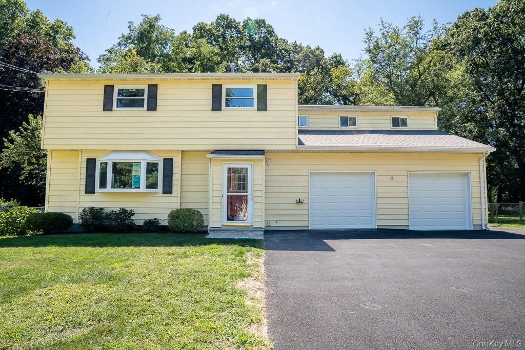 25 Robin Road, Poughkeepsie, NY 12601