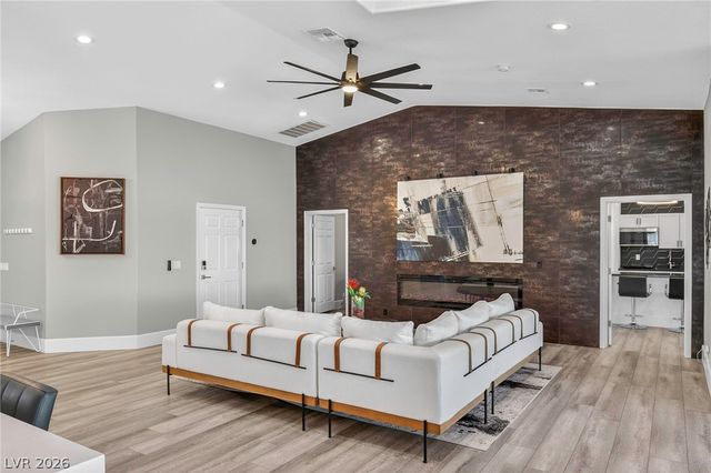 363 East Robindale Road, Las Vegas, NV 89123