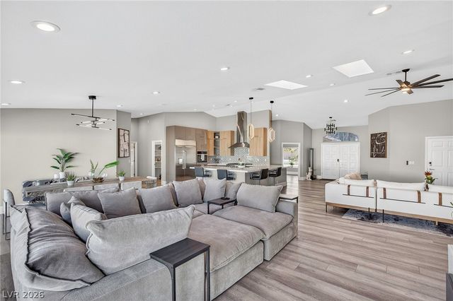 363 East Robindale Road, Las Vegas, NV 89123