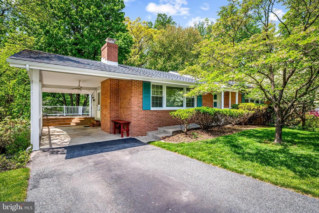 Image 1 of property listing at 101 DALEVIEW CT, Lutherville Timonium, MD 21093