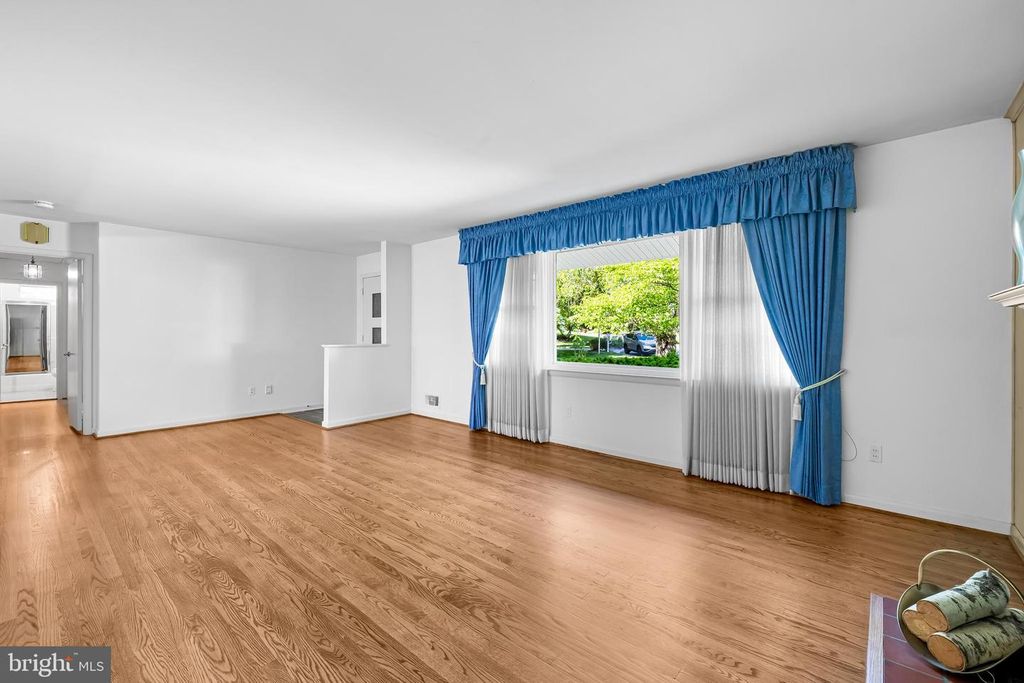 Image 14 of property listing at 101 DALEVIEW CT, Lutherville Timonium, MD 21093