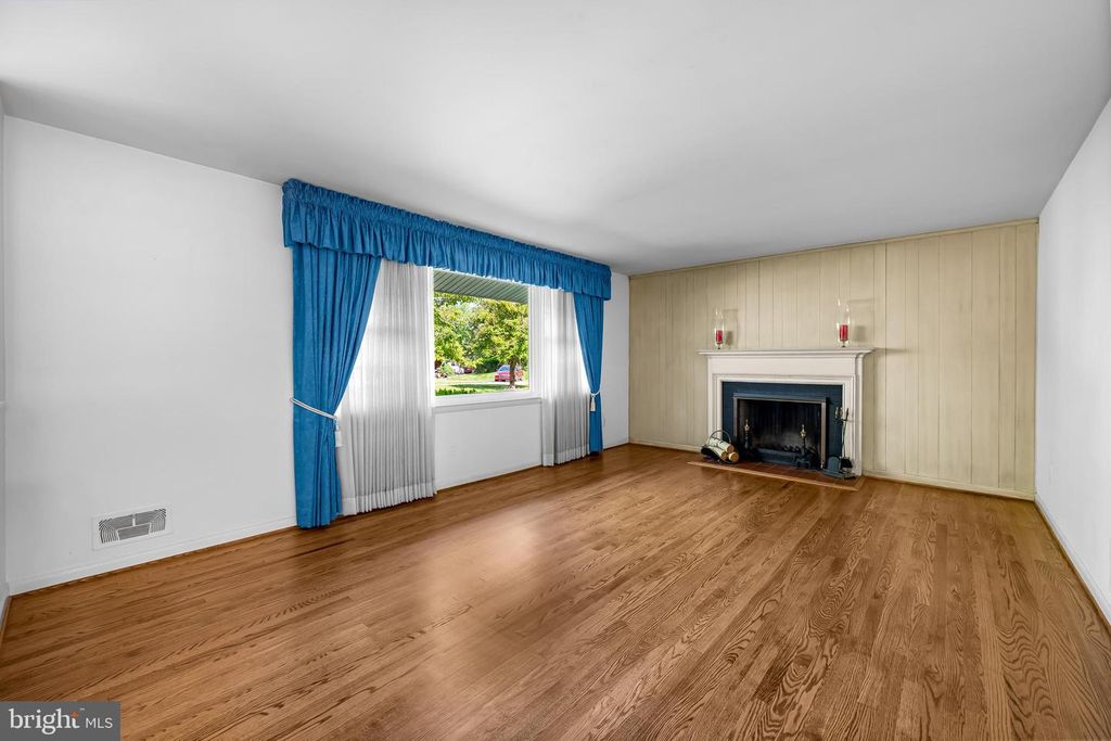 Image 15 of property listing at 101 DALEVIEW CT, Lutherville Timonium, MD 21093