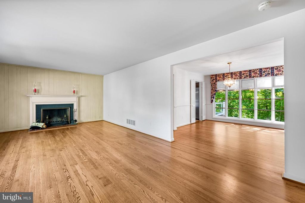 Image 16 of property listing at 101 DALEVIEW CT, Lutherville Timonium, MD 21093