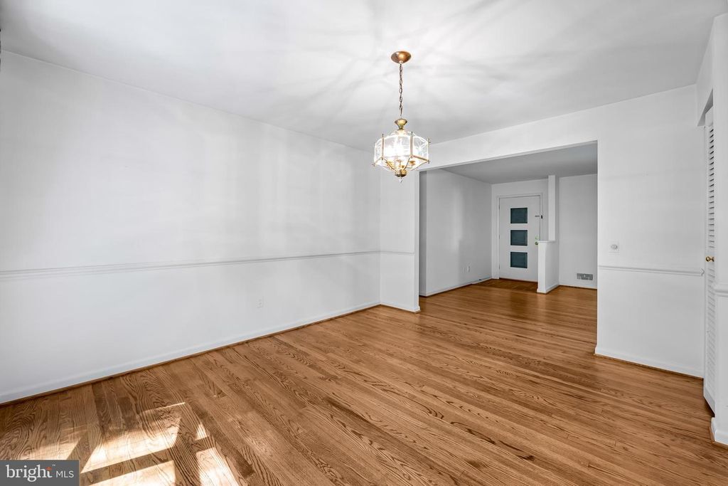 Image 17 of property listing at 101 DALEVIEW CT, Lutherville Timonium, MD 21093