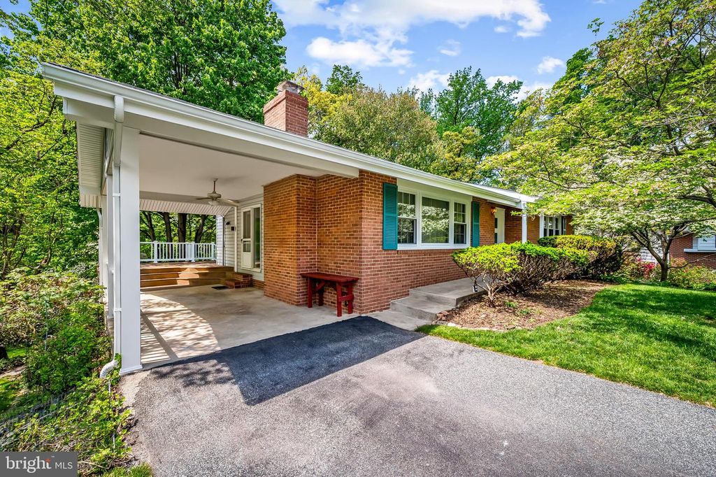 Image 2 of property listing at 101 DALEVIEW CT, Lutherville Timonium, MD 21093