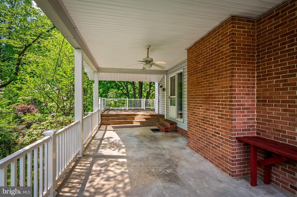 Image 3 of property listing at 101 DALEVIEW CT, Lutherville Timonium, MD 21093