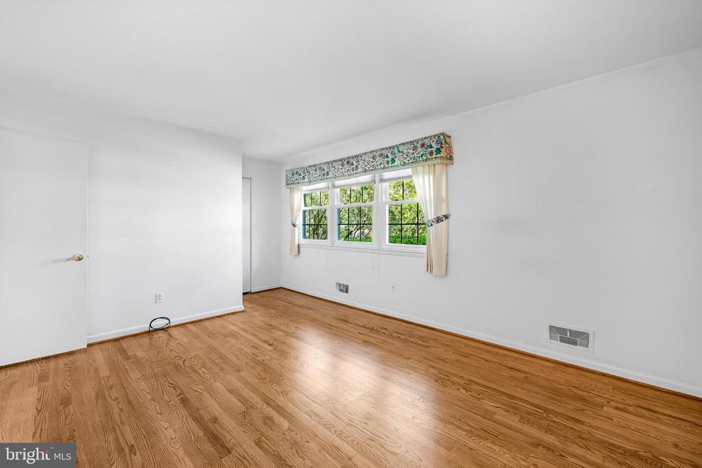 Image 32 of property listing at 101 DALEVIEW CT, Lutherville Timonium, MD 21093