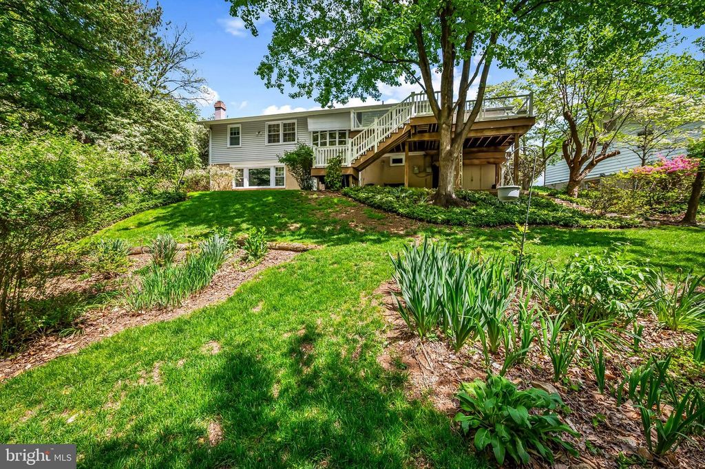 Image 4 of property listing at 101 DALEVIEW CT, Lutherville Timonium, MD 21093