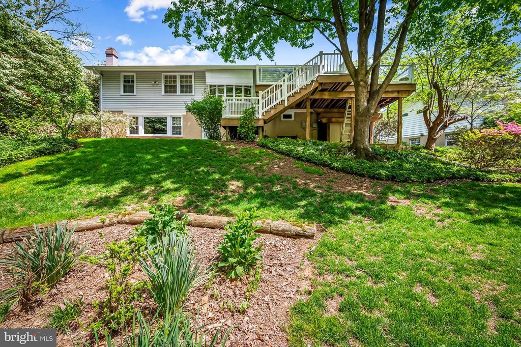 Image 5 of property listing at 101 DALEVIEW CT, Lutherville Timonium, MD 21093