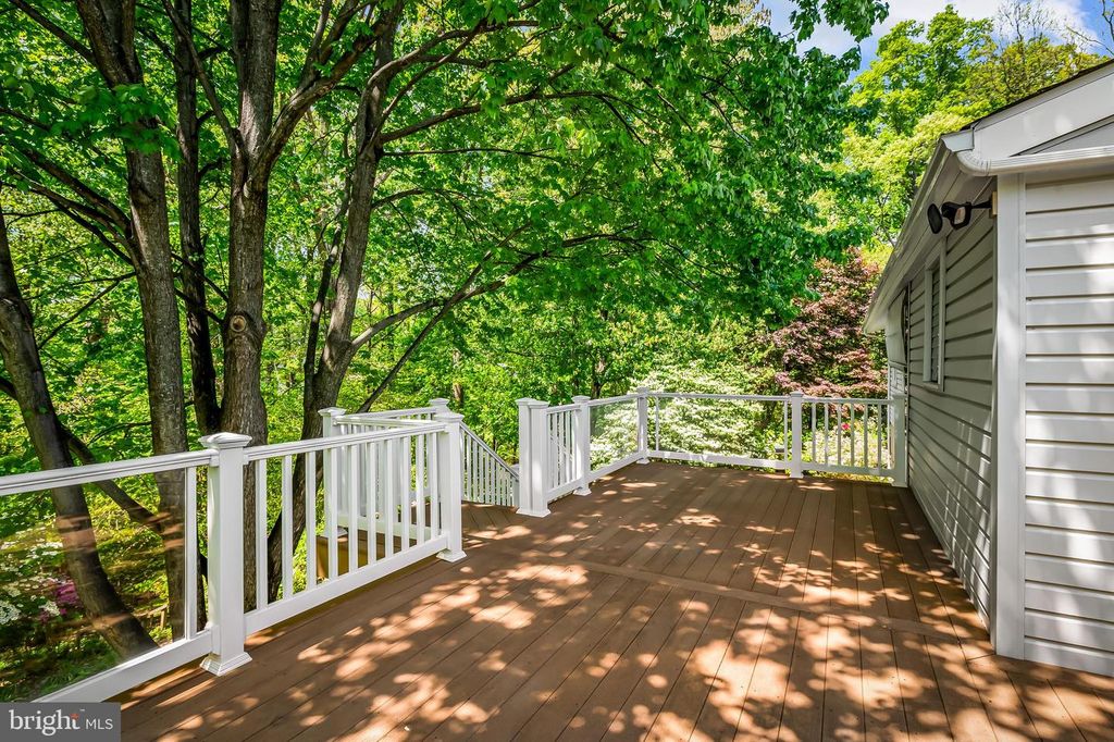 Image 6 of property listing at 101 DALEVIEW CT, Lutherville Timonium, MD 21093