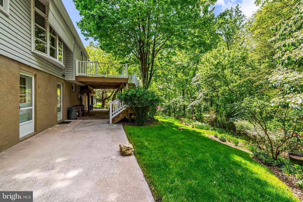 Image 9 of property listing at 101 DALEVIEW CT, Lutherville Timonium, MD 21093