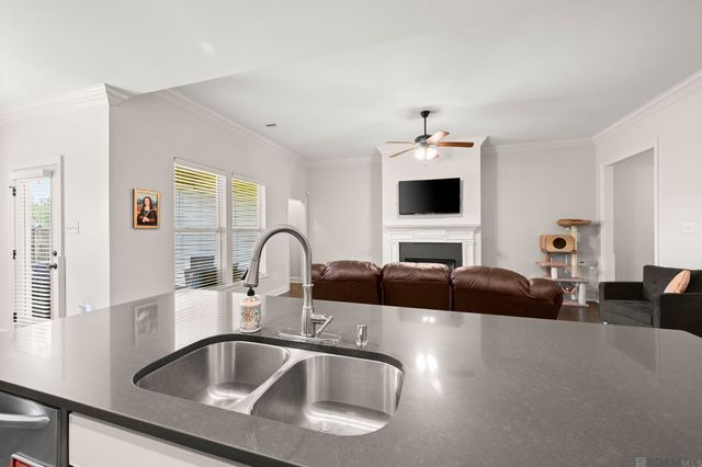 471 Lake Breeze Dr, Baton Rouge, LA 70820