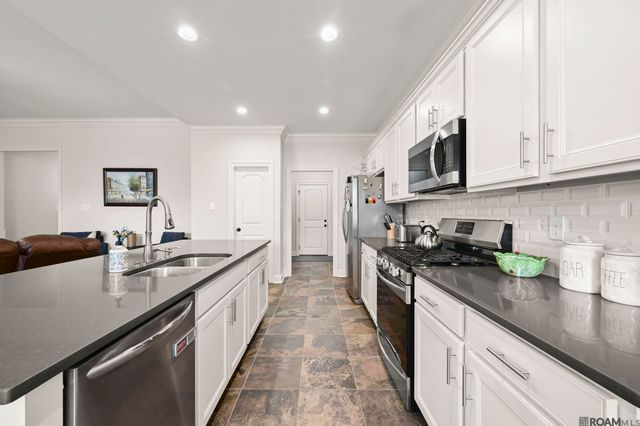 471 Lake Breeze Dr, Baton Rouge, LA 70820