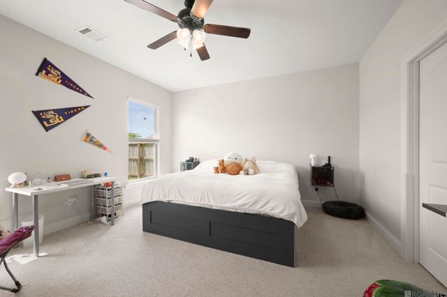 471 Lake Breeze Dr, Baton Rouge, LA 70820