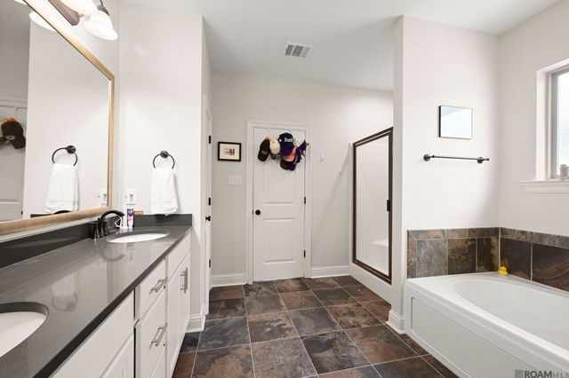 471 Lake Breeze Dr, Baton Rouge, LA 70820