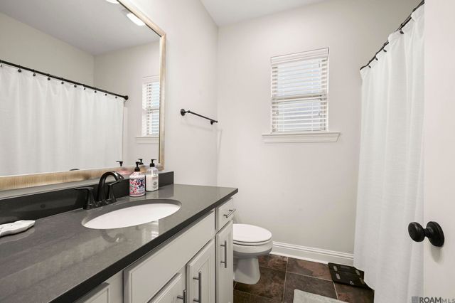 471 Lake Breeze Dr, Baton Rouge, LA 70820