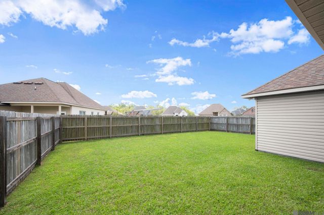 471 Lake Breeze Dr, Baton Rouge, LA 70820