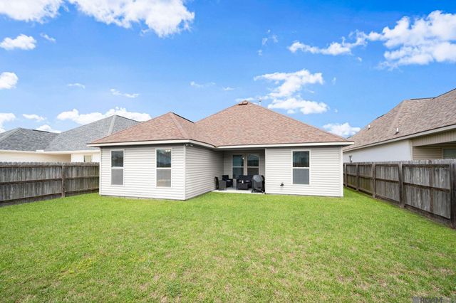 471 Lake Breeze Dr, Baton Rouge, LA 70820
