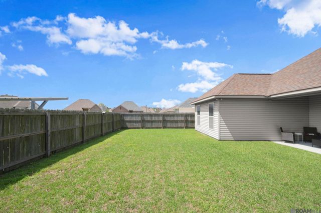 471 Lake Breeze Dr, Baton Rouge, LA 70820