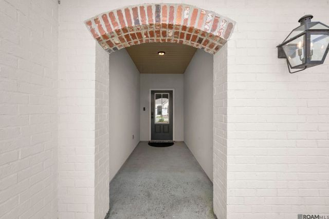 471 Lake Breeze Dr, Baton Rouge, LA 70820