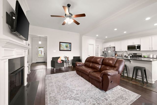 471 Lake Breeze Dr, Baton Rouge, LA 70820