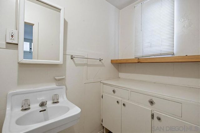 2421 Brant Street, San Diego, CA 92101