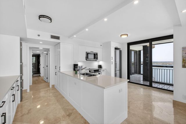 5380 N Ocean Drive 24j, Singer Island, FL 33404