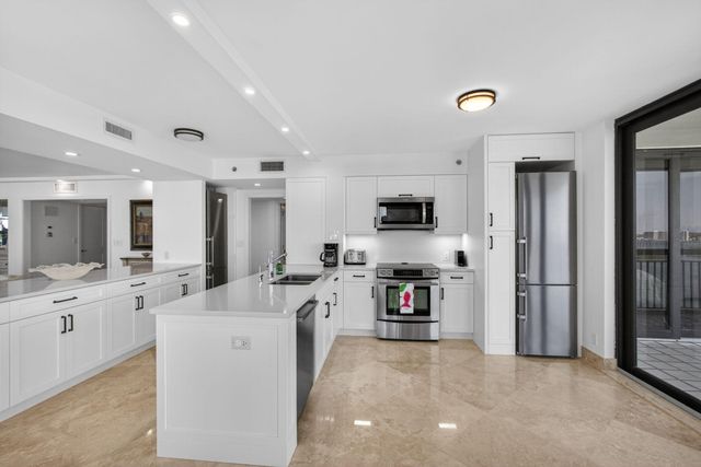 5380 N Ocean Drive 24j, Singer Island, FL 33404