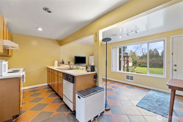 15548 9th Avenue NE, Shoreline, WA 98155