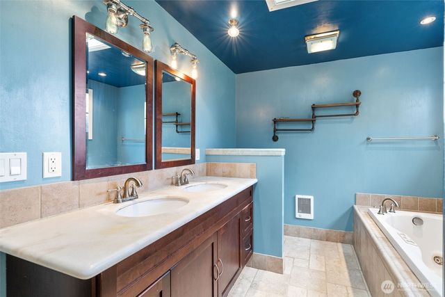 15548 9th Avenue NE, Shoreline, WA 98155