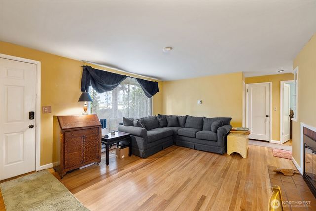 15548 9th Avenue NE, Shoreline, WA 98155