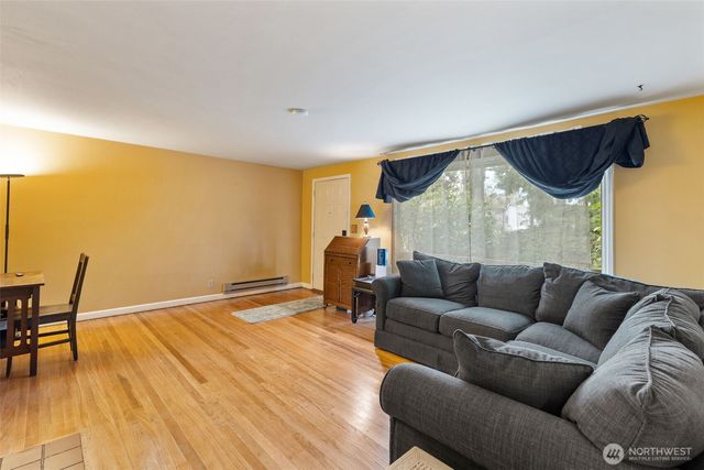 15548 9th Avenue NE, Shoreline, WA 98155