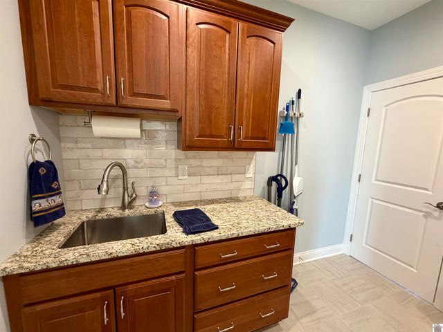 154 Westhaven, Paducah, KY 42001